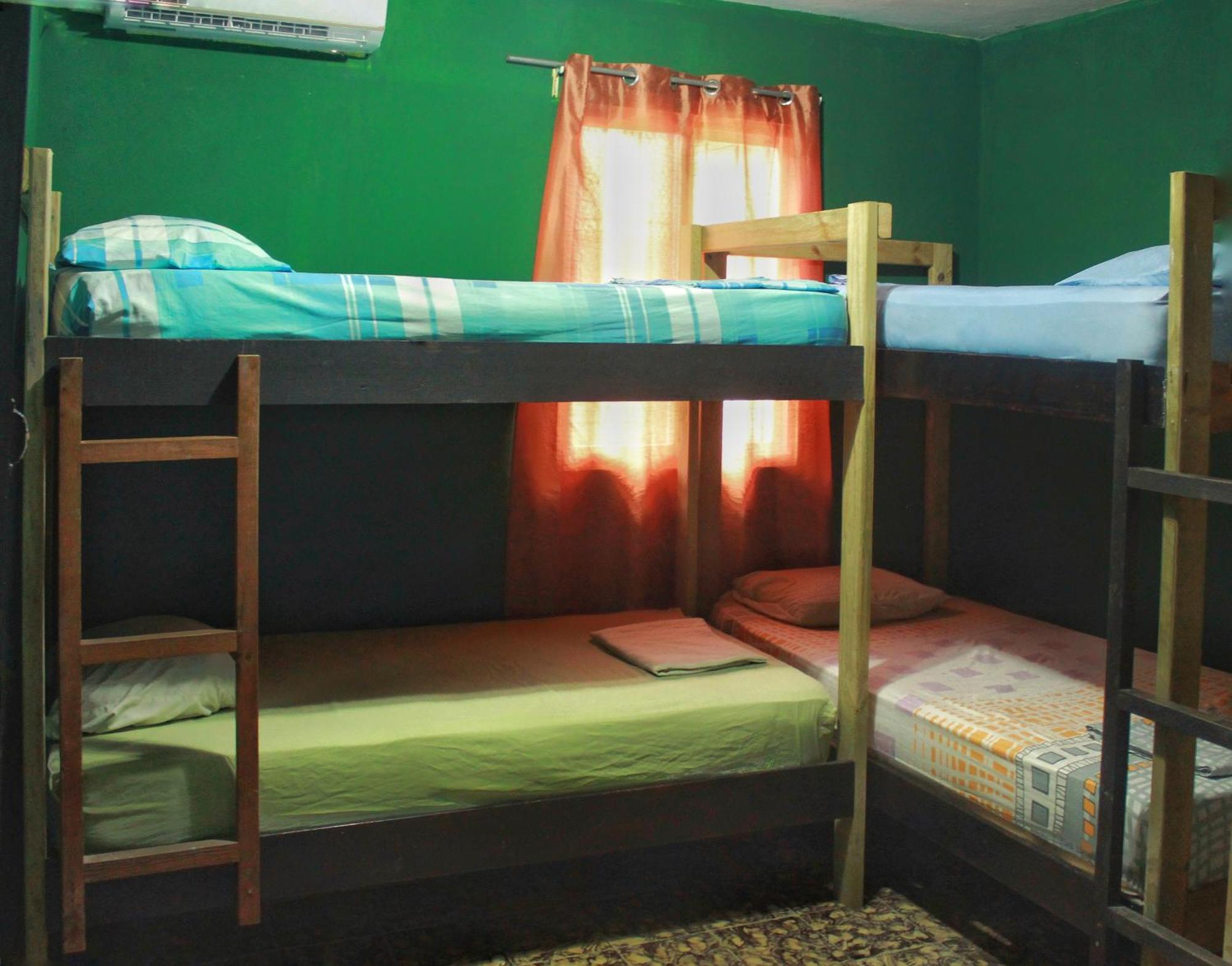בוקס דל טורו Twin Fin Hostels מראה חיצוני תמונה
